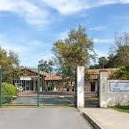 T3 Familial A Avec Piscine Et Parking - Fr-1-239-1103