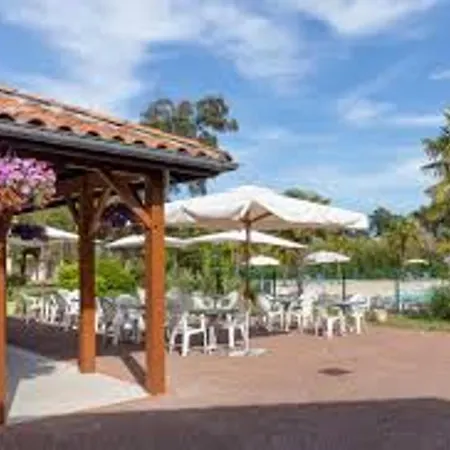 T3 Familial A Avec Piscine Et Parking - Fr-1-239-1103