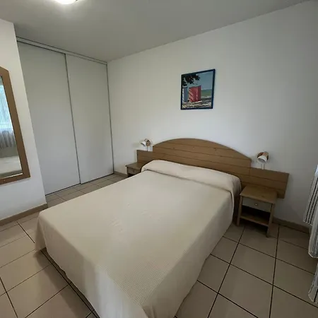 T3 Familial A Avec Piscine Et Parking - Fr-1-239-1103