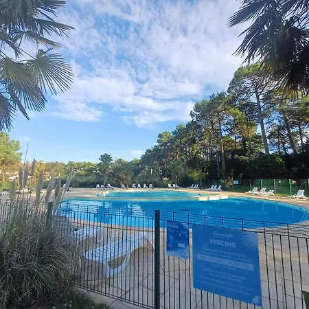 T3 Familial A Avec Piscine Et Parking - Fr-1-239-1103